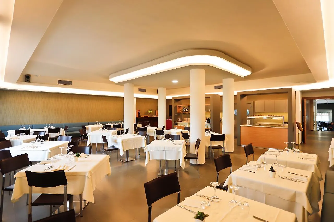 Hotel Grifone Principina a Mare 3*,  Italy