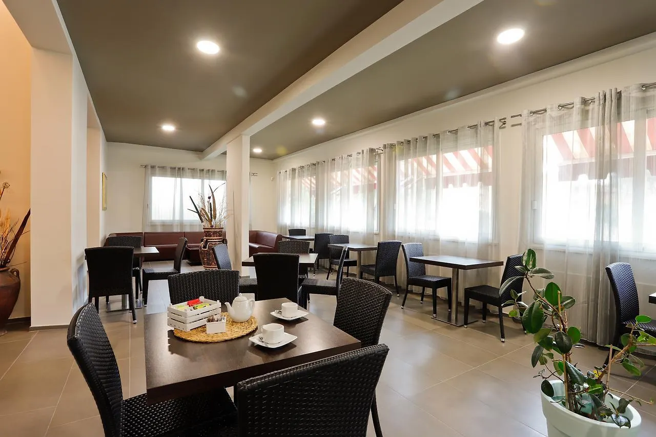 Hotel Grifone Principina a Mare 3*,