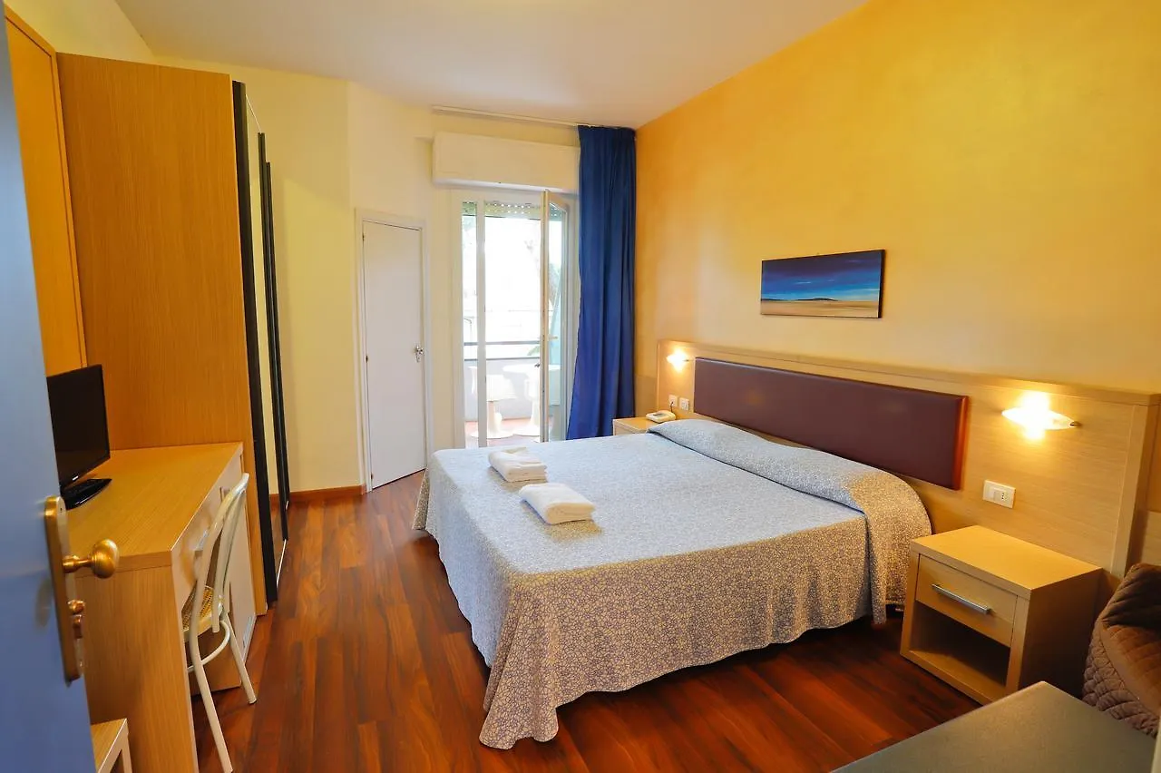 Hotel Grifone Principina a Mare 3*,  Italy