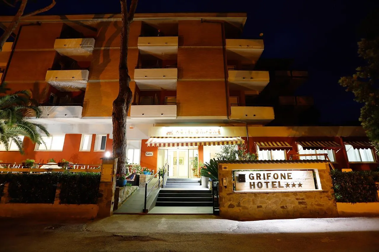 Hotel Grifone Principina a Mare 3*,  Italy